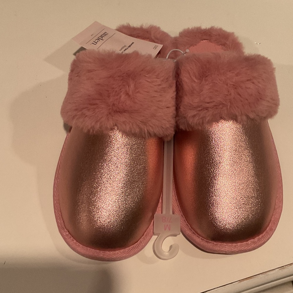 Auden Faux Leather Indoor/Outdoor Plush Pink Slippers Sz 7/8NWT